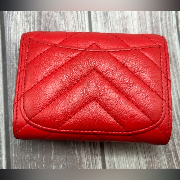 SOLD❤️ CHANEL Chevron Quilted Leather Compact Wallet Red - Picture 3 of 16